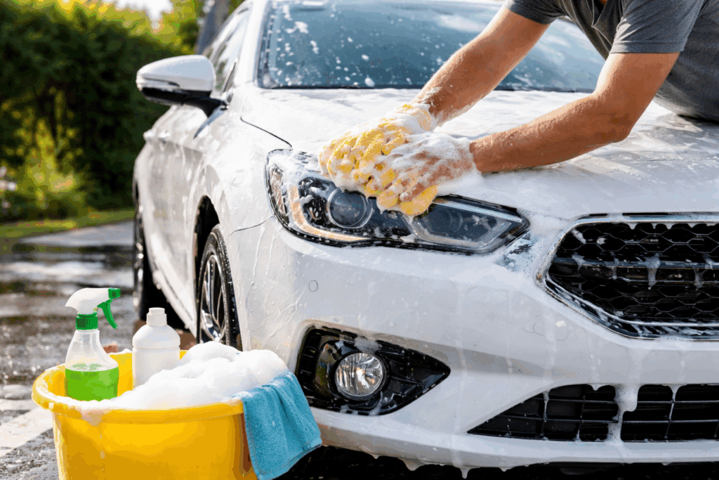 witte auto schoonmaken